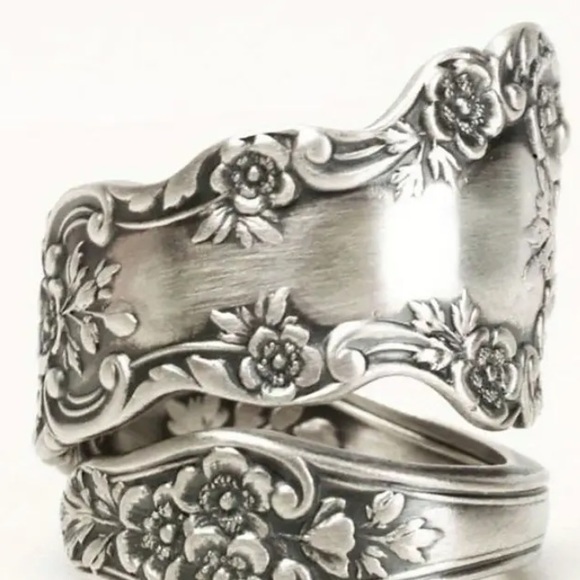 🎈New Spoon Ring Silver One Size Fits Most - Picture 3 of 3
